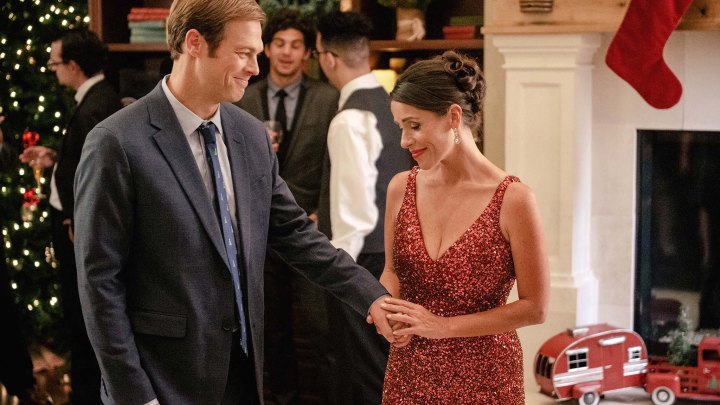 staging-christmas-desktop-v2-2048x1152